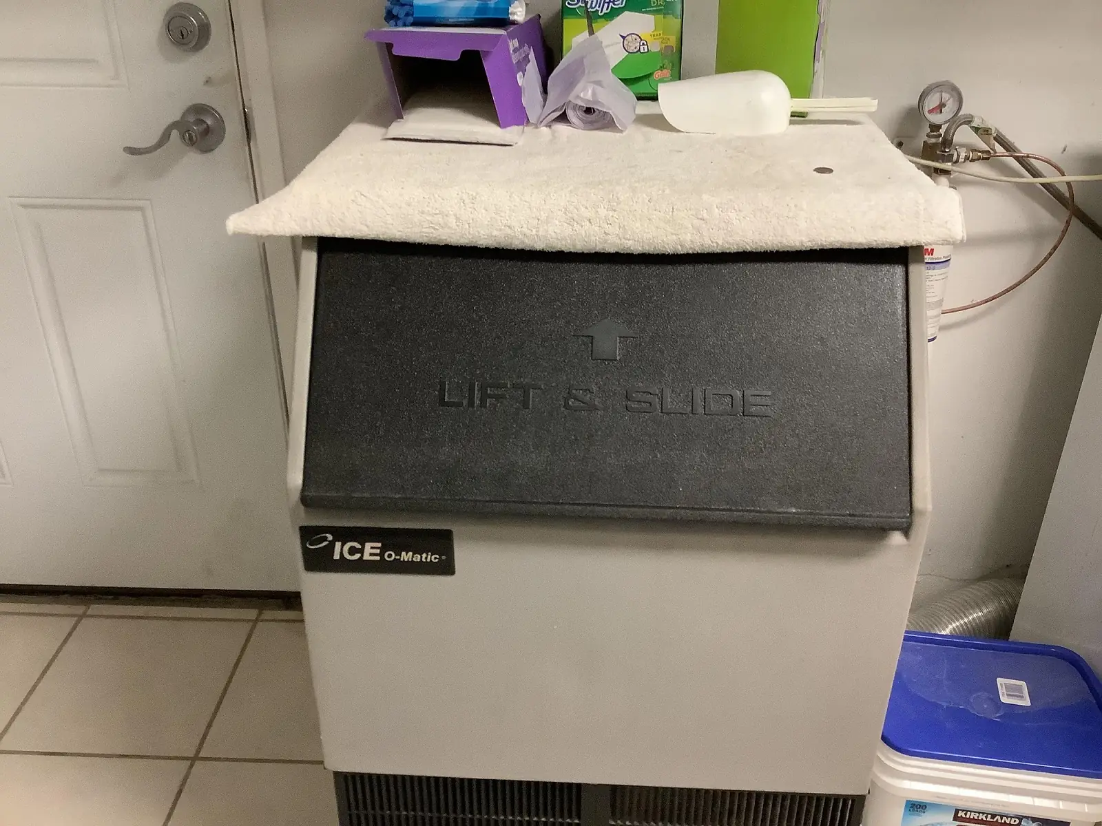 a close shot of the ice machine